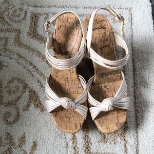 Jessica simpson wedge in metallic beige size 36